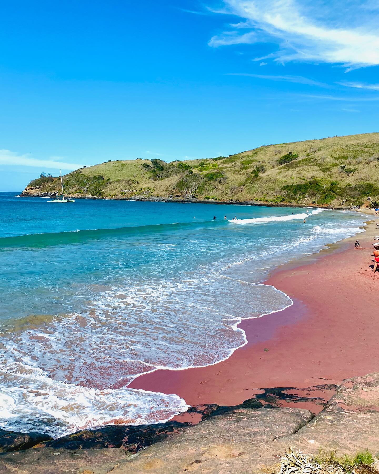 Praia de areia rosada em Búzios